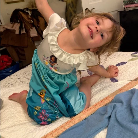 Women's Blue Cashmere V-Neck Sweater - Picture 4 of 10